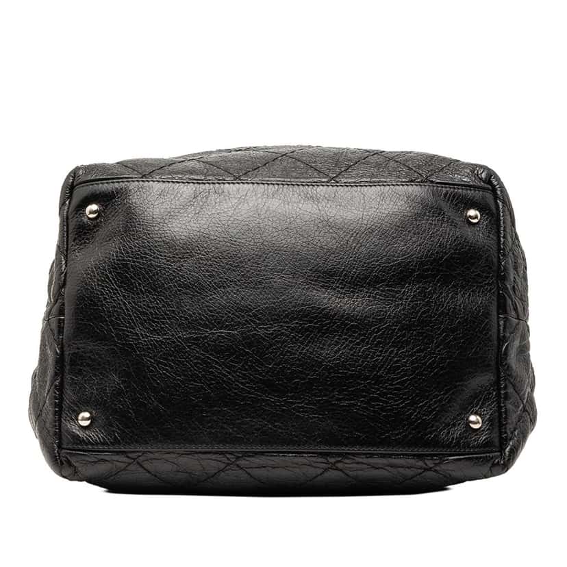 Chanel Glazed Calfskin On The Road Bucket Bag Black Leather Very good condition - Inside View