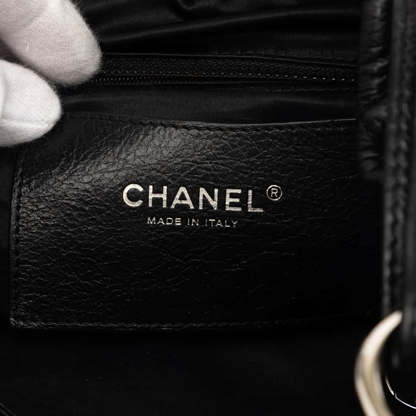 Chanel Glazed Calfskin On The Road Bucket Bag Black Leather Very good condition - Box View