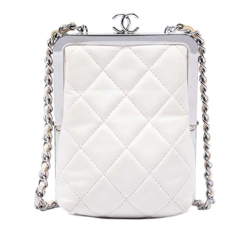 Chanel CC Quilted Acrylic and Lambskin Evening Clutch With Chain White Leather Very good condition - Front View