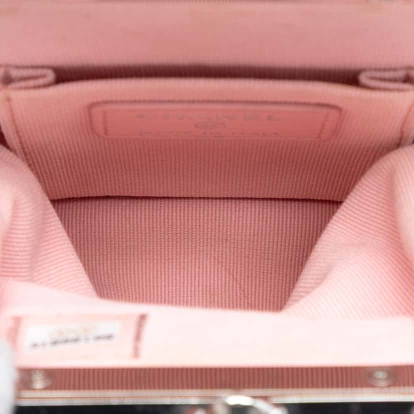 Chanel CC Quilted Acrylic and Lambskin Evening Clutch With Chain White Leather Very good condition - Model View