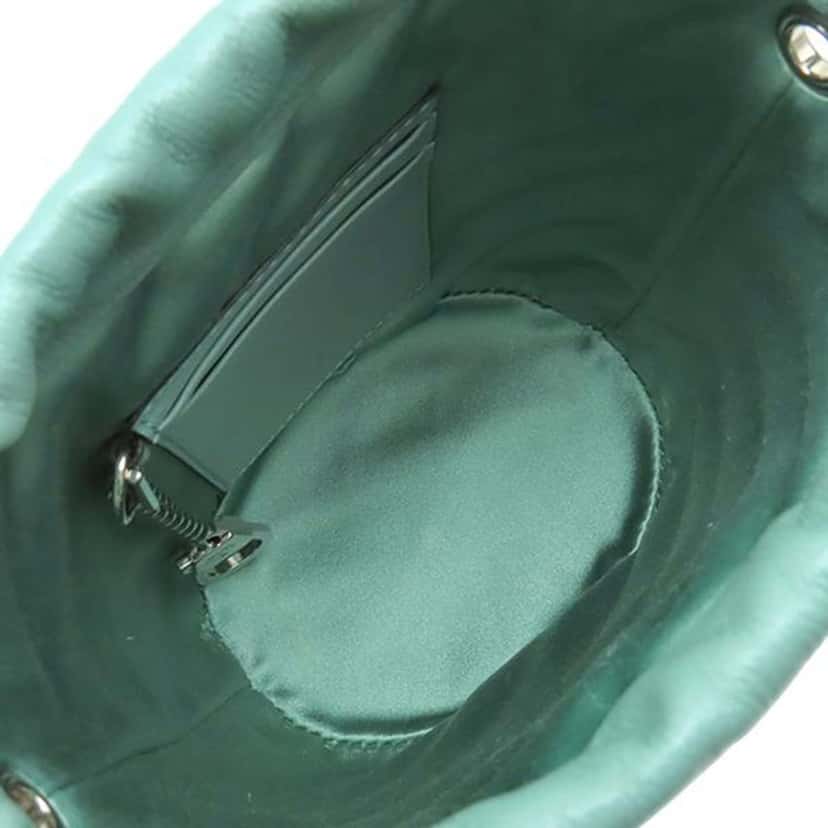 Gucci Small GG Marmont Sequined Diagonal Leather Matelasse Bucket Bag Green Leather Very good condition - Model View