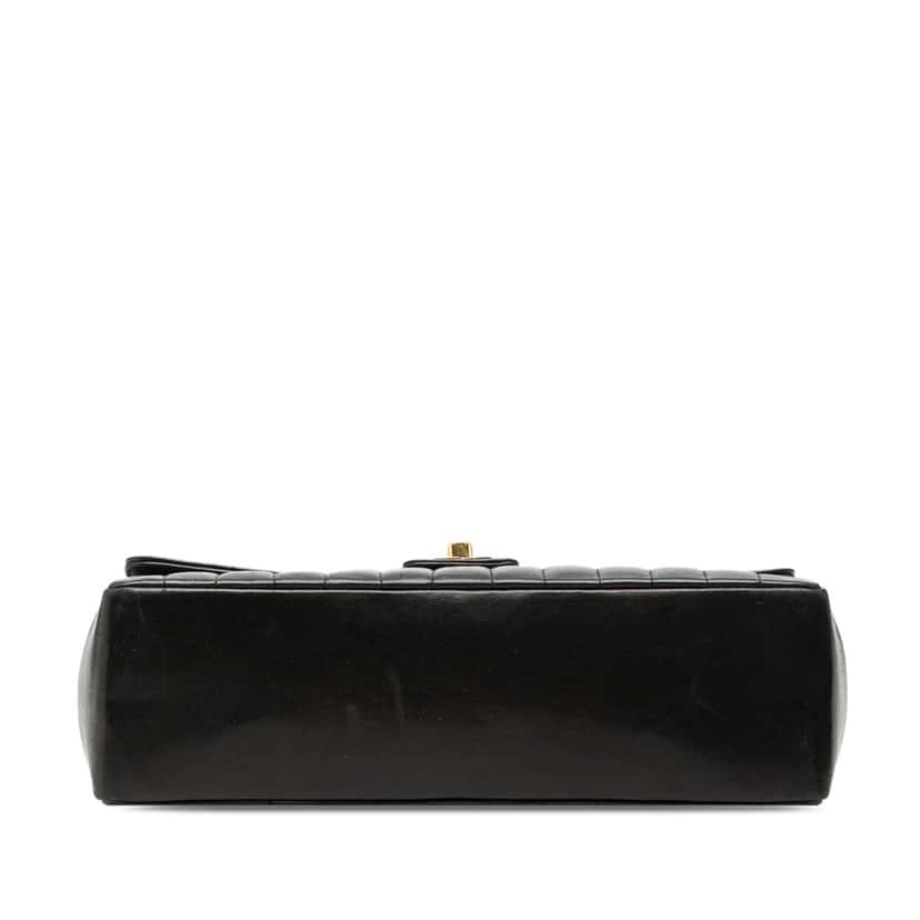 Chanel Medium Vertical Quilted Lambskin Single Flap Black Leather Good condition - Inside View