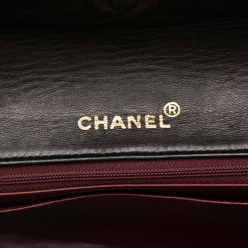 Chanel Medium Vertical Quilted Lambskin Single Flap Black Leather Good condition - Box View