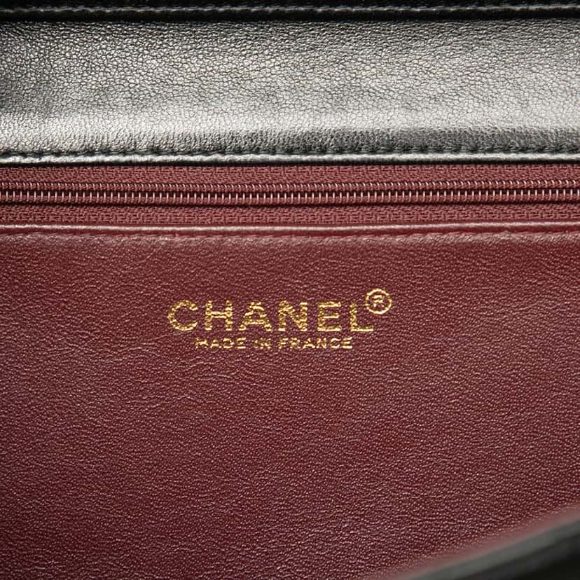 Chanel Medium CC Quilted Lambskin Single Flap Black Leather Very good condition - Box View