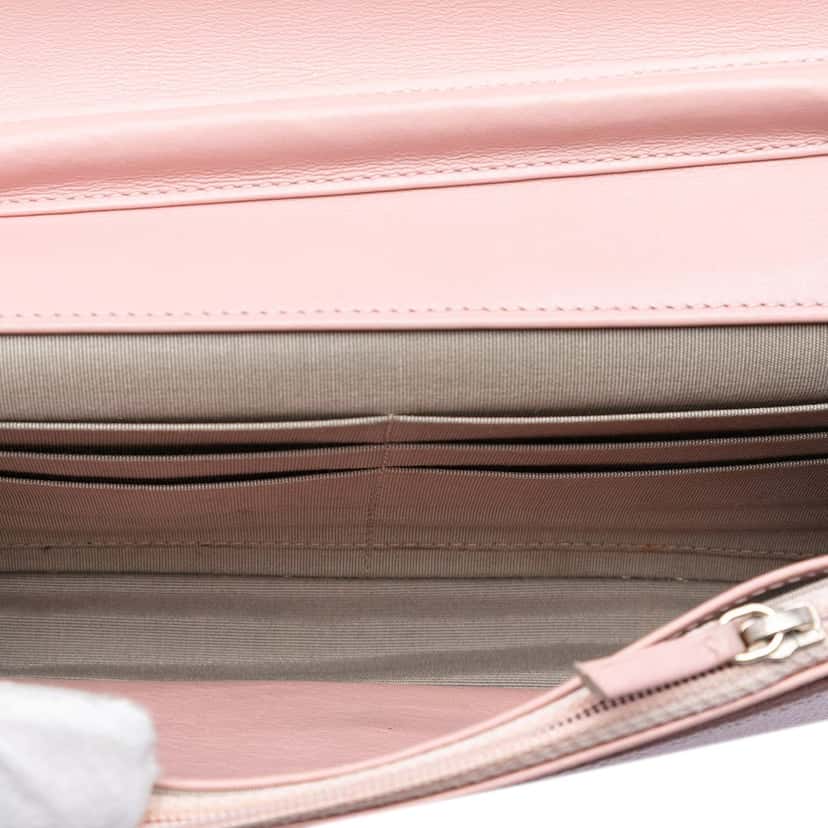 Chanel CC Caviar Wallet On Chain Pink Leather Very good condition - Model View