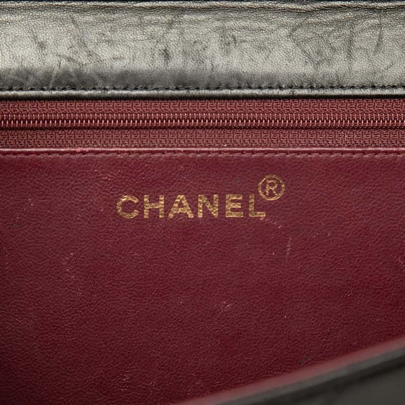 Chanel Medium CC Quilted Lambskin Single Flap Black Leather Very good condition - Box View