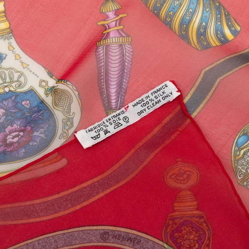 Hermès Qu Importe Le Flacon Silk Scarf 90 Red Very good condition - Inside View