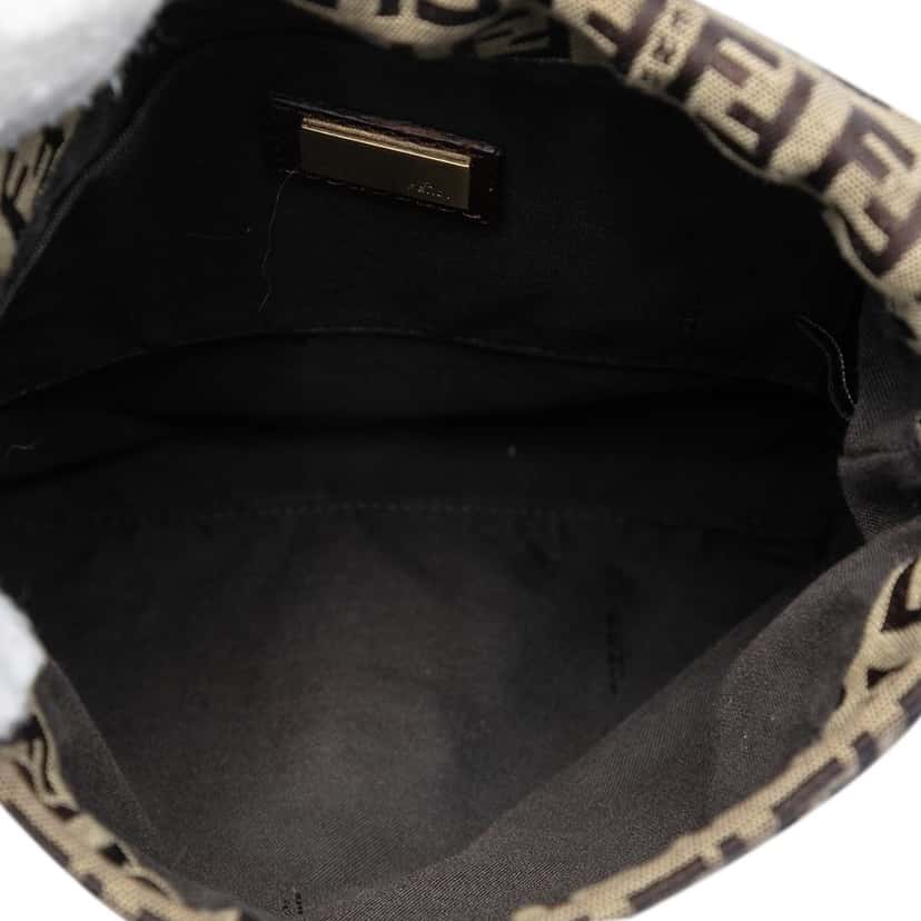 Fendi Zucchino Canvas Crossbody Beige Very good condition - Model View