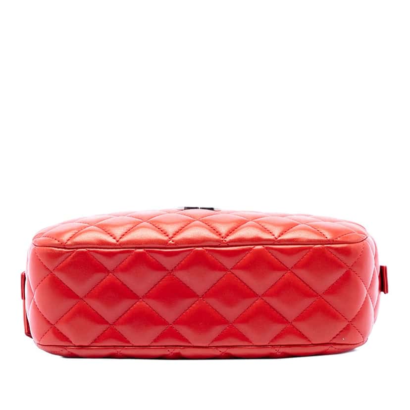 Chanel Quilted Lambskin Camera Bag Red Leather Very good condition - Inside View