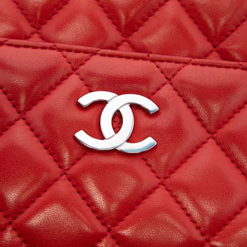 Chanel Quilted Lambskin Camera Bag Red Leather Very good condition - Box View