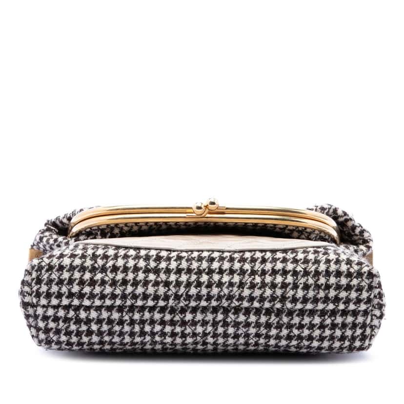 Chanel Medium Quilted Houndstooth Tweed and Calfskin Tabatiere Kisslock Fold Over Crossbody Black Very good condition - Inside View