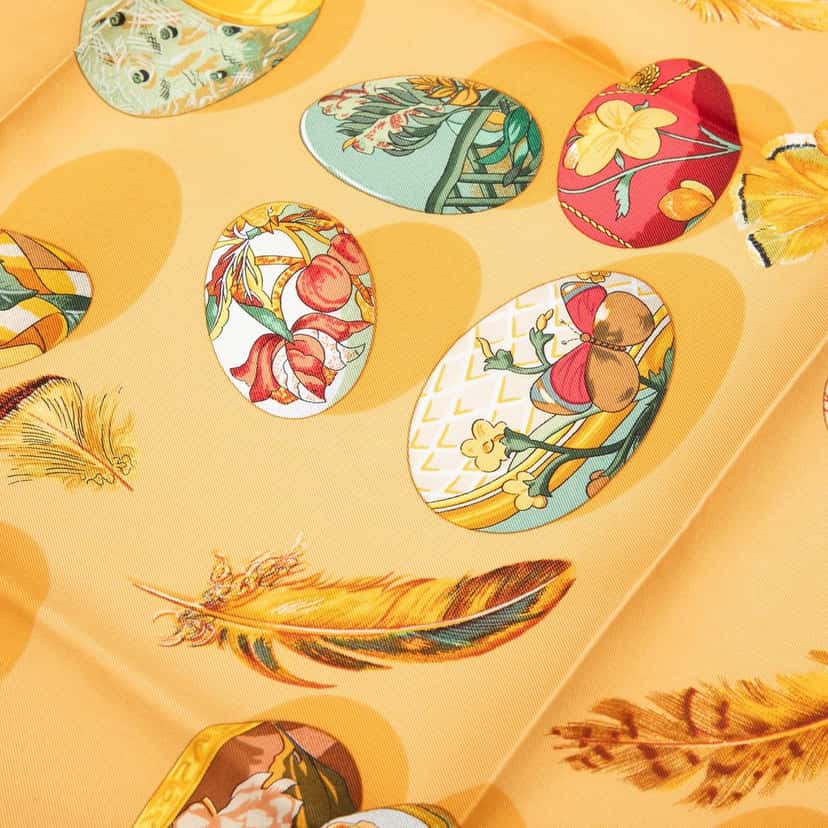 Hermès Couvee d Hermes Silk Scarf 90 Orange Very good condition - Model View