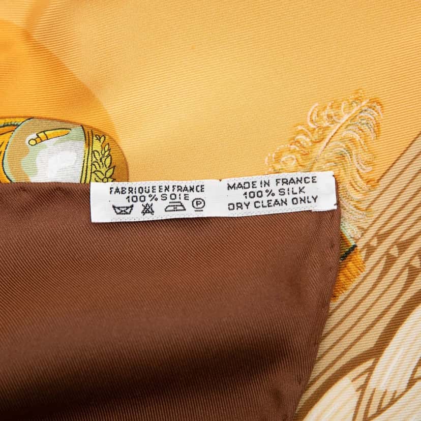 Hermès Couvee d Hermes Silk Scarf 90 Orange Very good condition - Box View