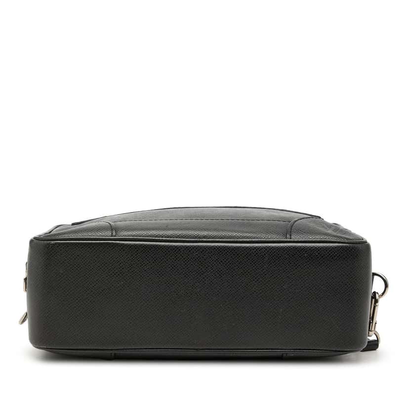 Louis Vuitton Taiga Neo Pavel Black Leather Very good condition - Inside View