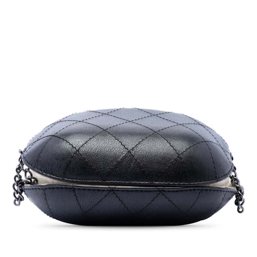 Chanel Small Bicolor Quilted Calfskin Gabrielle Bucket Bag White Leather Very good condition - Inside View