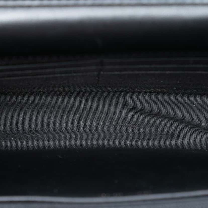 Chanel CC Stitched Calfskin Wallet on Chain Black Leather Very good condition - Model View