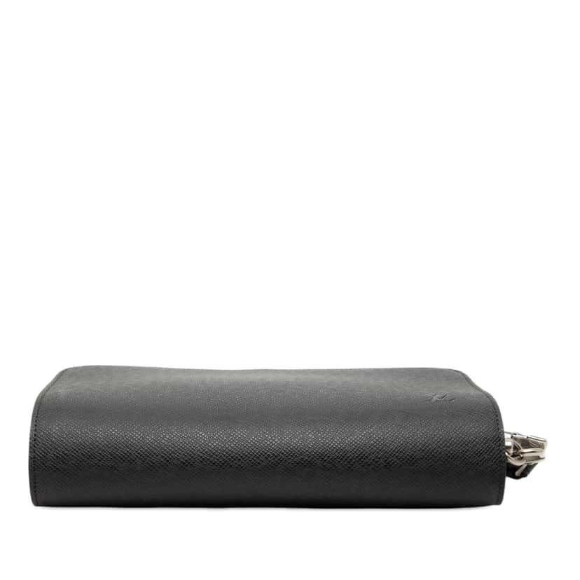 Louis Vuitton Taiga Pochette Baikal Black Leather Very good condition - Inside View