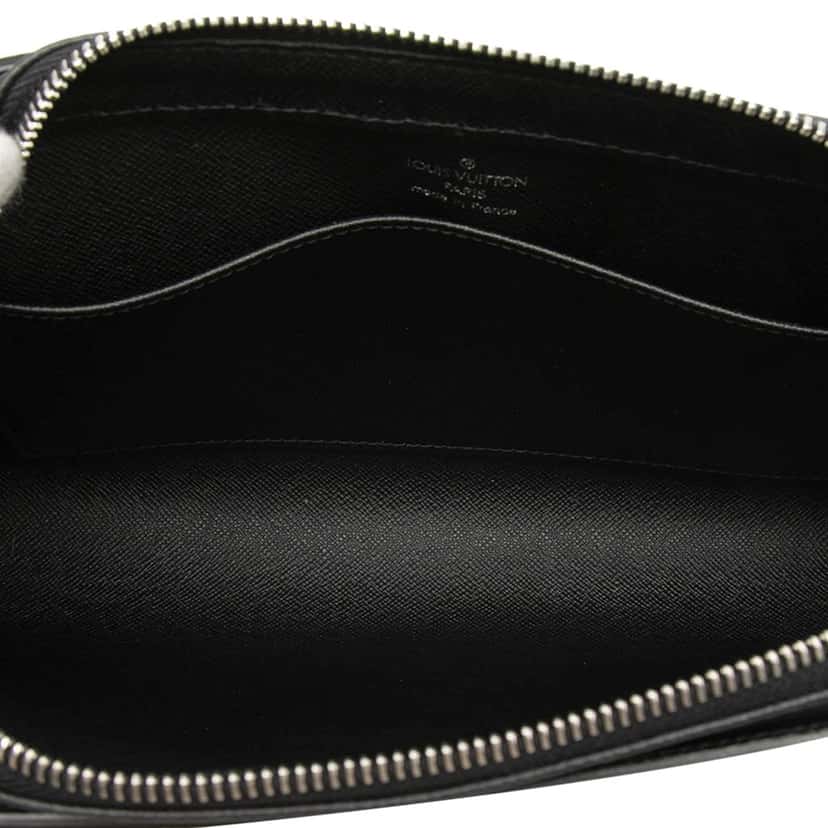 Louis Vuitton Taiga Pochette Baikal Black Leather Very good condition - Model View