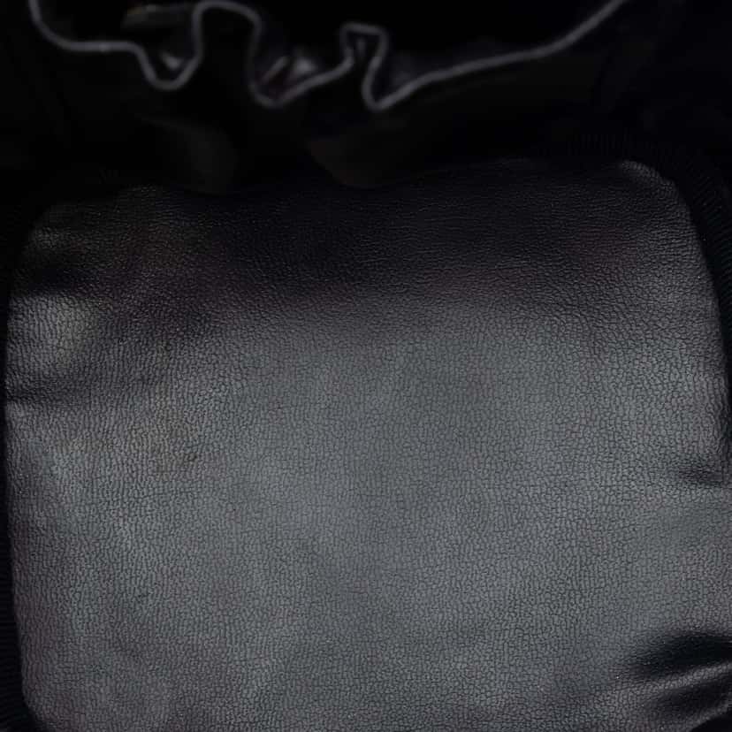 Chanel CC Lambskin Vanity Case Black Leather Very good condition - Model View