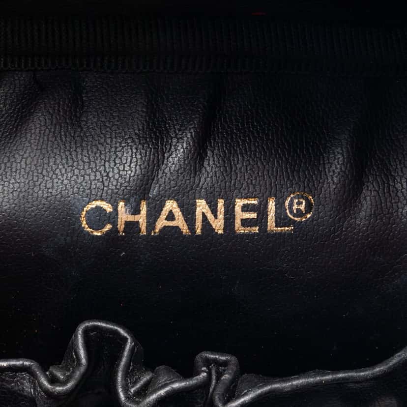Chanel CC Lambskin Vanity Case Black Leather Very good condition - Box View