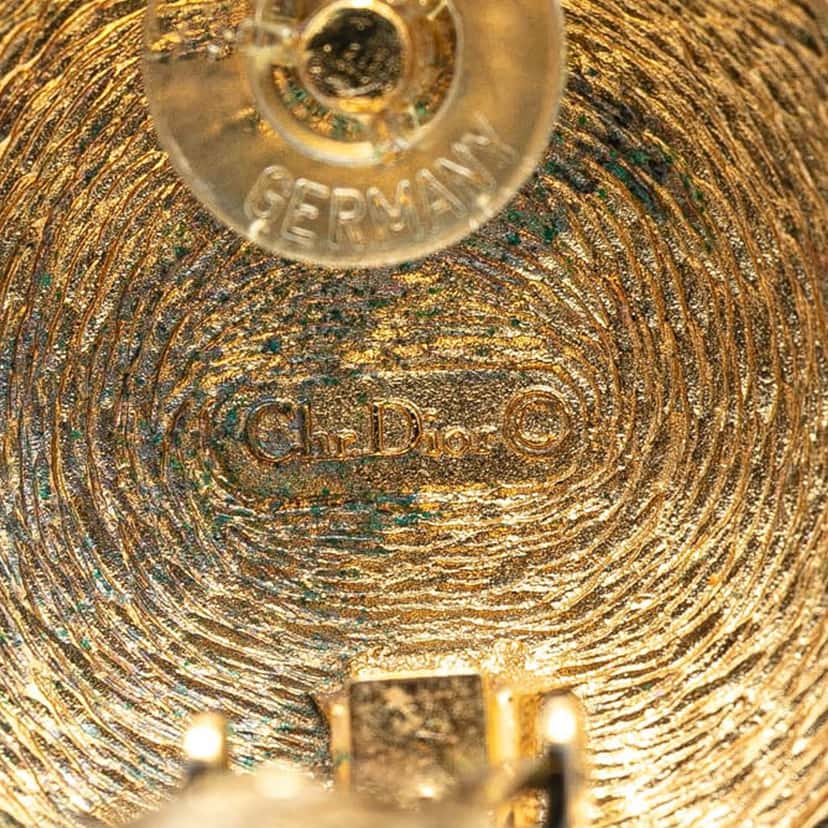 Dior Gold Plated CD Logo Round Clip On Earrings Gold Metal Very good condition - Model View