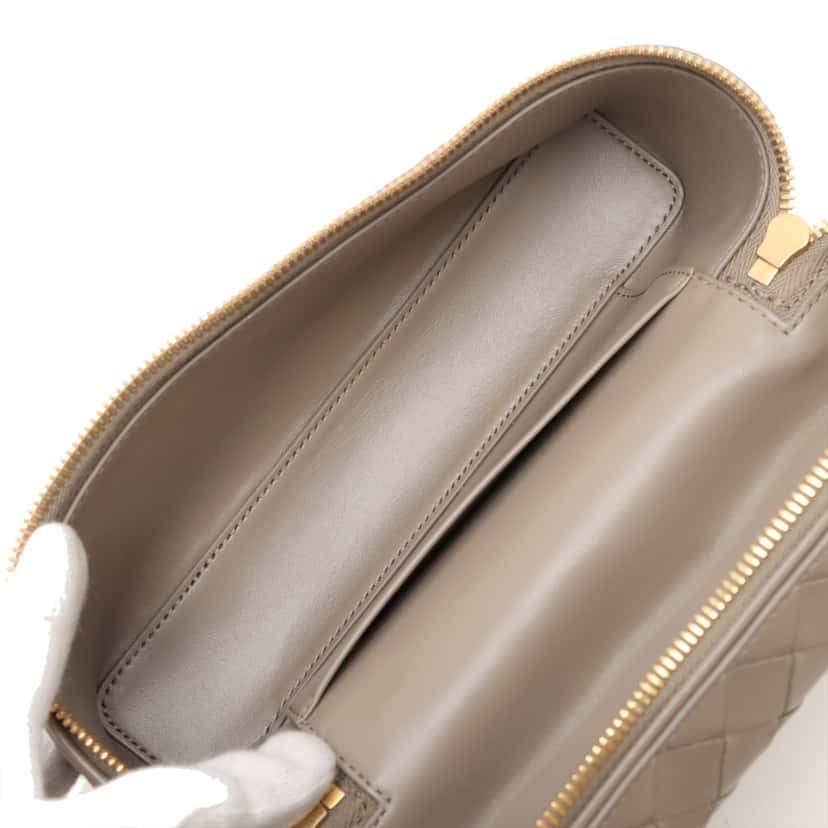 Bottega Veneta Calfskin Intrecciato Bang Bang Vanity Case Beige Leather Very good condition - Inside View