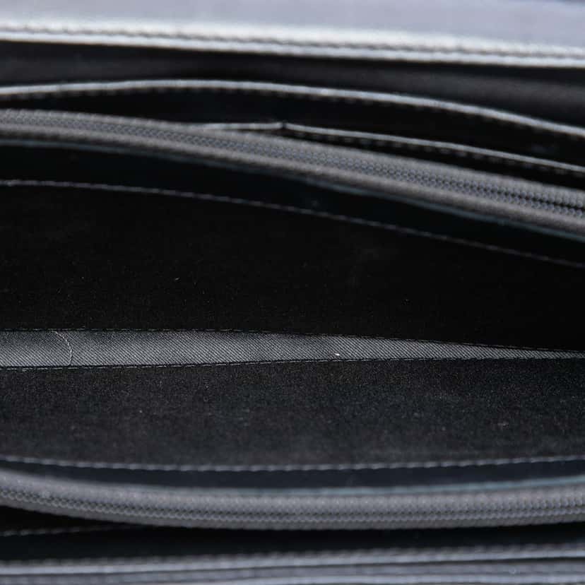 Chanel CC Quilted Calfskin Ultra Stitch Wallet On Chain Black Leather Very good condition - Model View