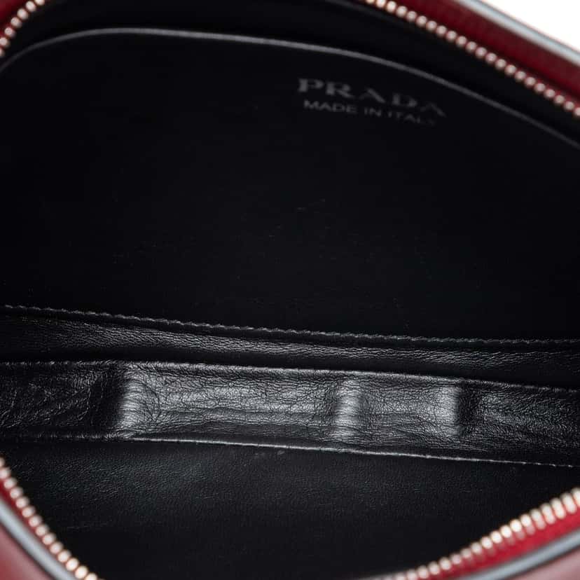 Prada City Calf Sidonie Crossbody Red Leather Very good condition - Model View