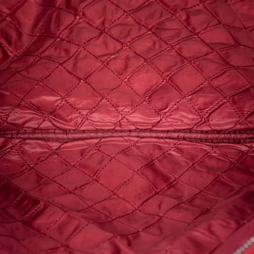 Chanel Large Quilted Patent O Case Clutch Red Leather Very good condition - Model View