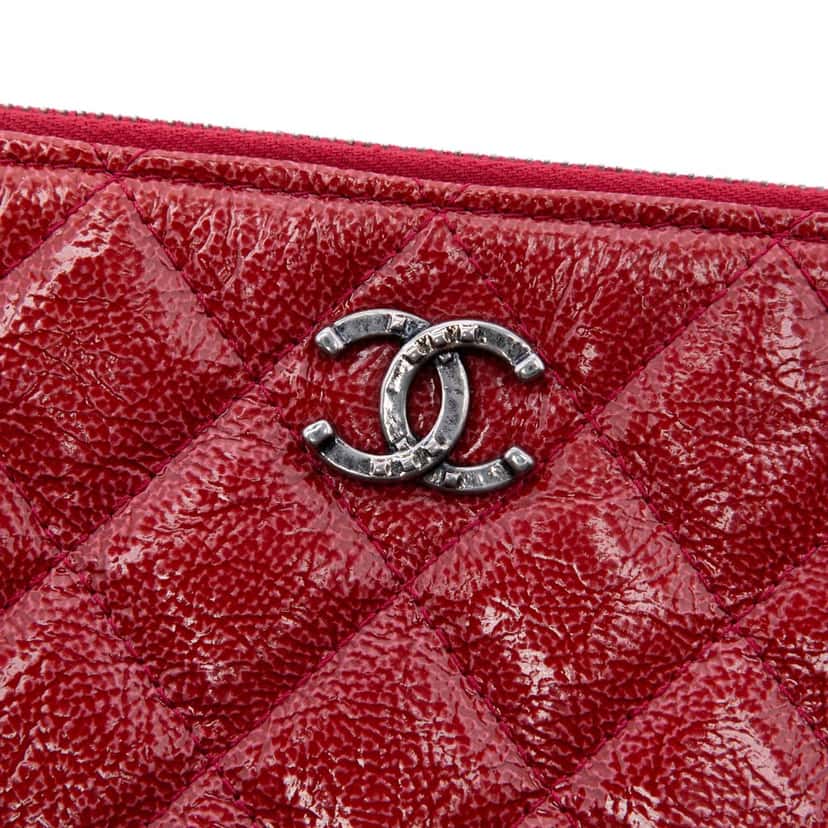 Chanel Large Quilted Patent O Case Clutch Red Leather Very good condition - Box View