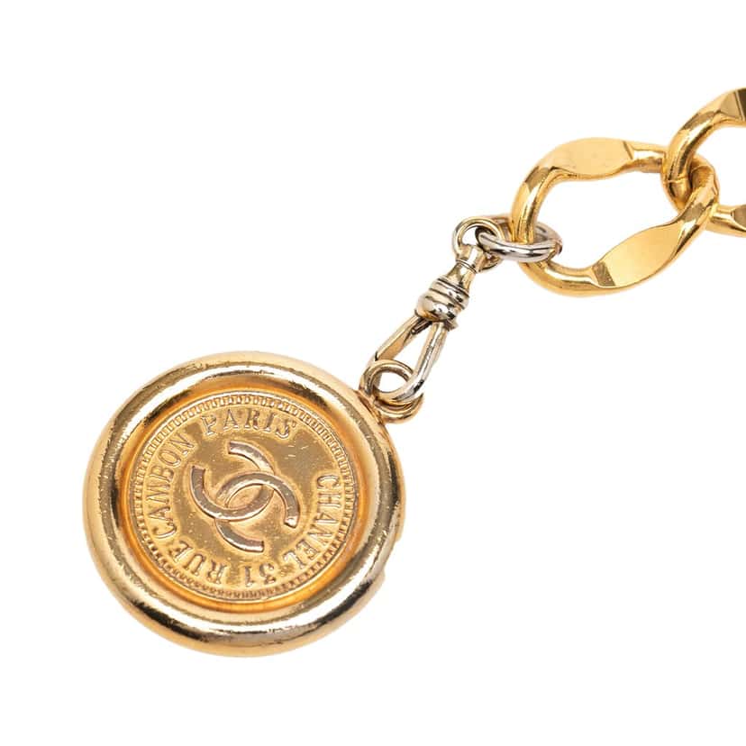 Chanel Gold Plated CC Medallion 31 Rue Cambon Paris Chain Link Belt Gold Metal Very good condition - Back View