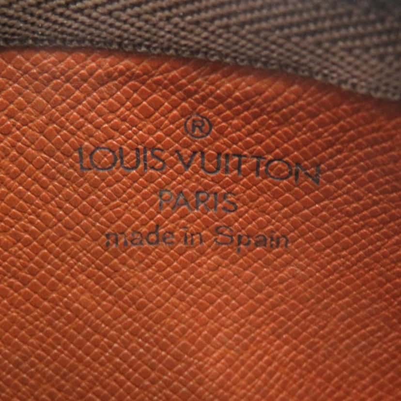 Louis Vuitton Monogram Key Pouch Brown Very good condition - Model View