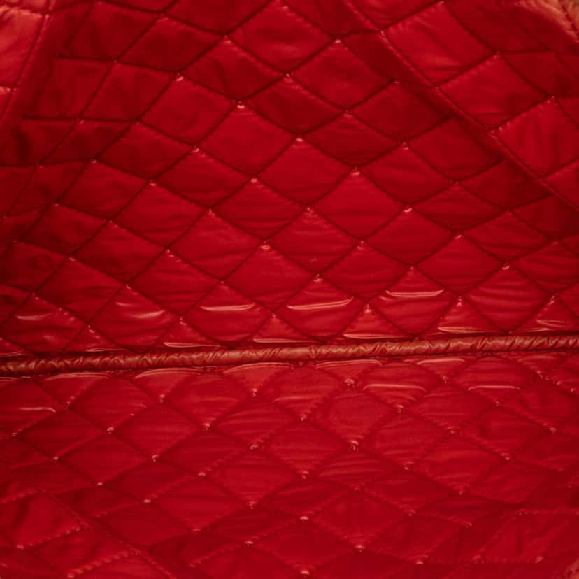 Chanel Large Quilted Lambskin O Case Clutch Red Leather Very good condition - Model View