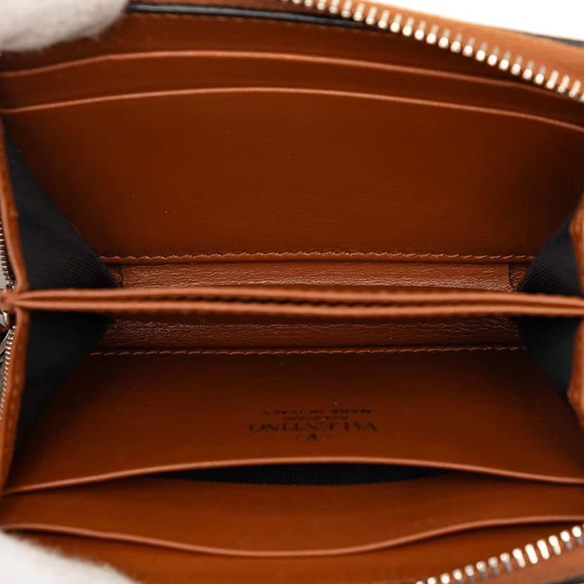 Valentino Leather VLogo Wallet On Strap Brown Leather Very good condition - Model View