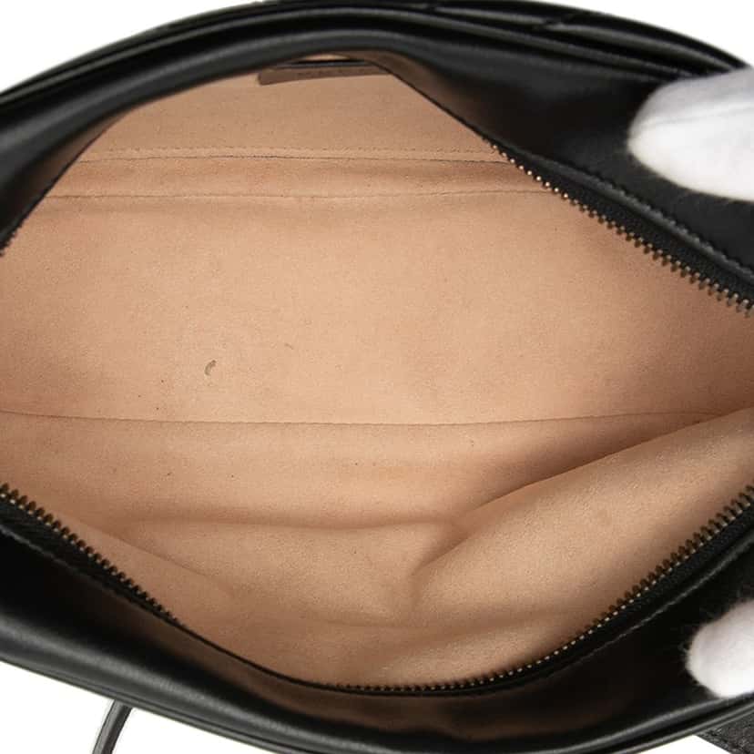 Gucci Small GG Marmont Matelasse Leather Crossbody Black Leather Very good condition - Model View