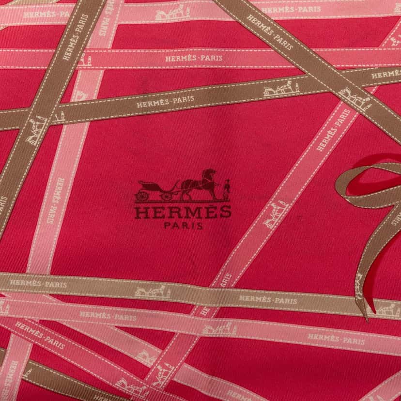 Hermès Bolduc Silk Pointu Triangle Scarf 90 Pink Very good condition - Inside View