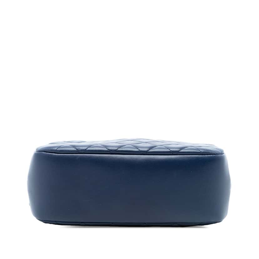 Chanel Large Quilted Lambskin Curvy Cosmetic Pouch Blue Leather Very good condition - Inside View