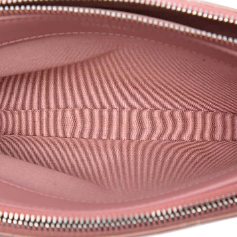 Chanel Ombre Calfskin Double Zip Clutch On Chain Pink Leather Very good condition - Model View
