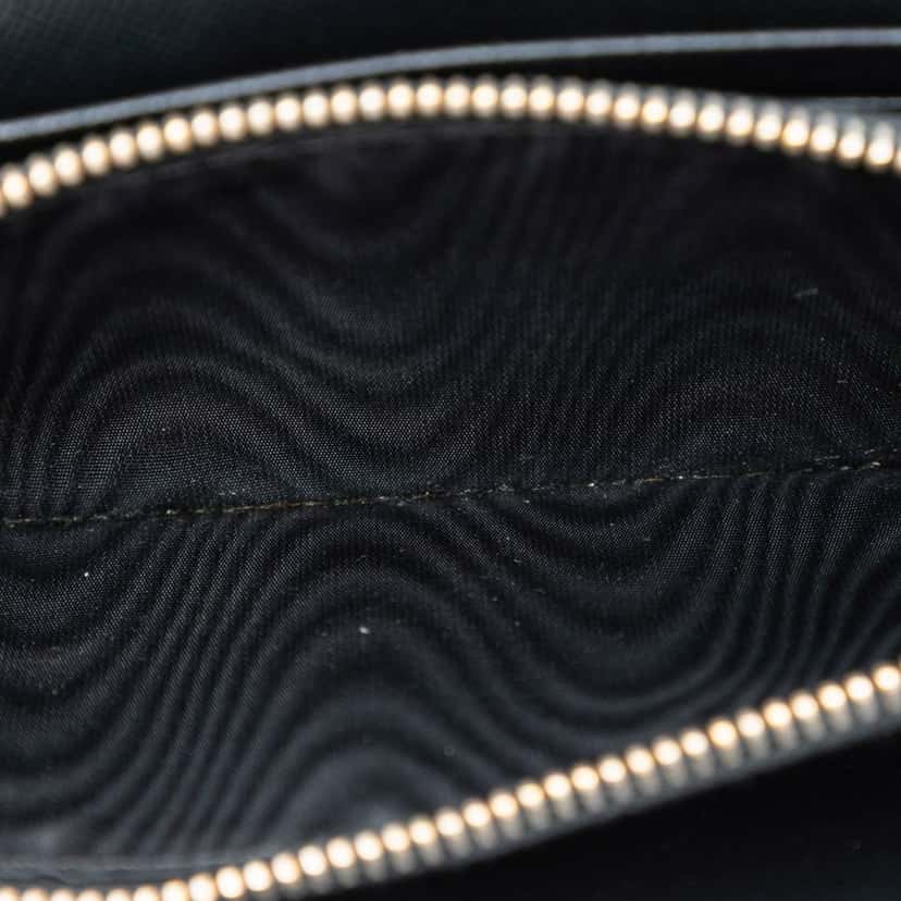 Prada Saffiano Wallet On Chain Black Leather Very good condition - Model View