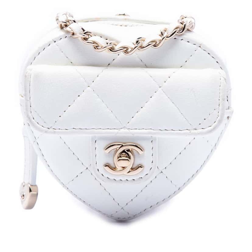 Chanel Mini Quilted Lambskin CC in Love Heart Necklace Bag White Leather Very good condition - Front View