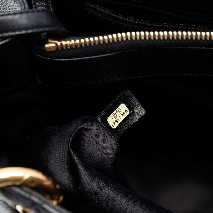 Chanel Caviar Grand Shopping Tote Black Leather Very good condition - Box View