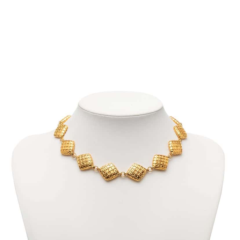 Chanel CC Gold Plated Quilted Diamond Necklace Gold Metal Very good condition - Box View