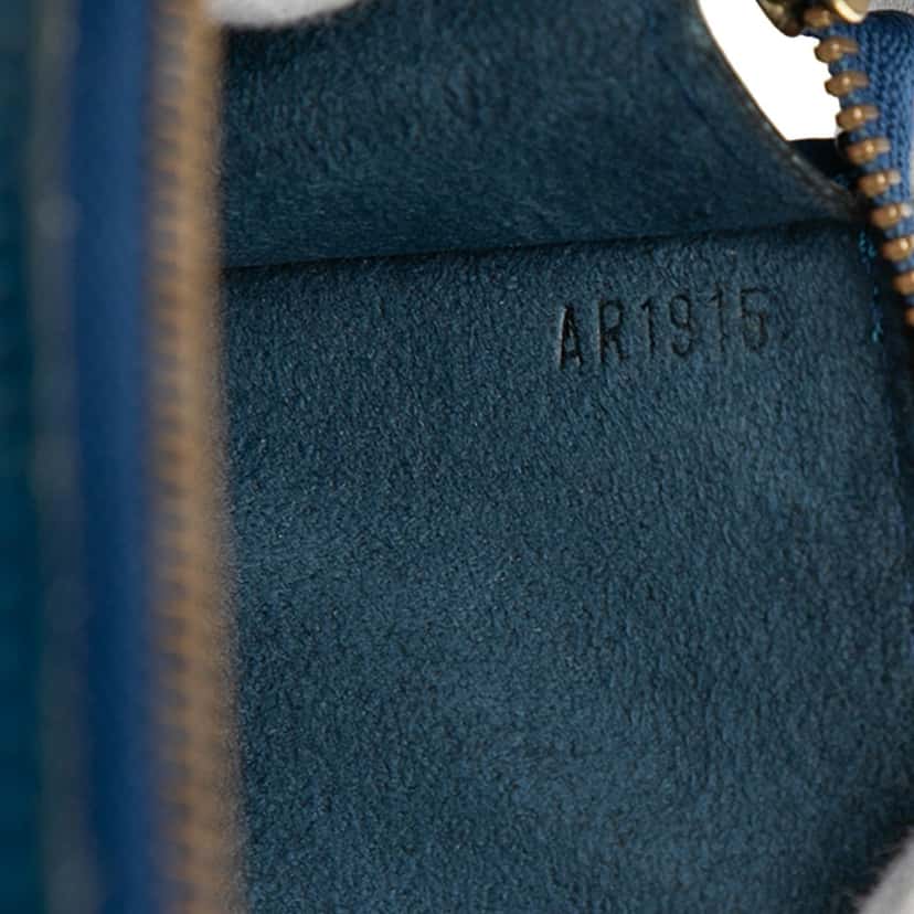 Louis Vuitton Epi Pochette Accessoires Blue Leather Very good condition - Box View