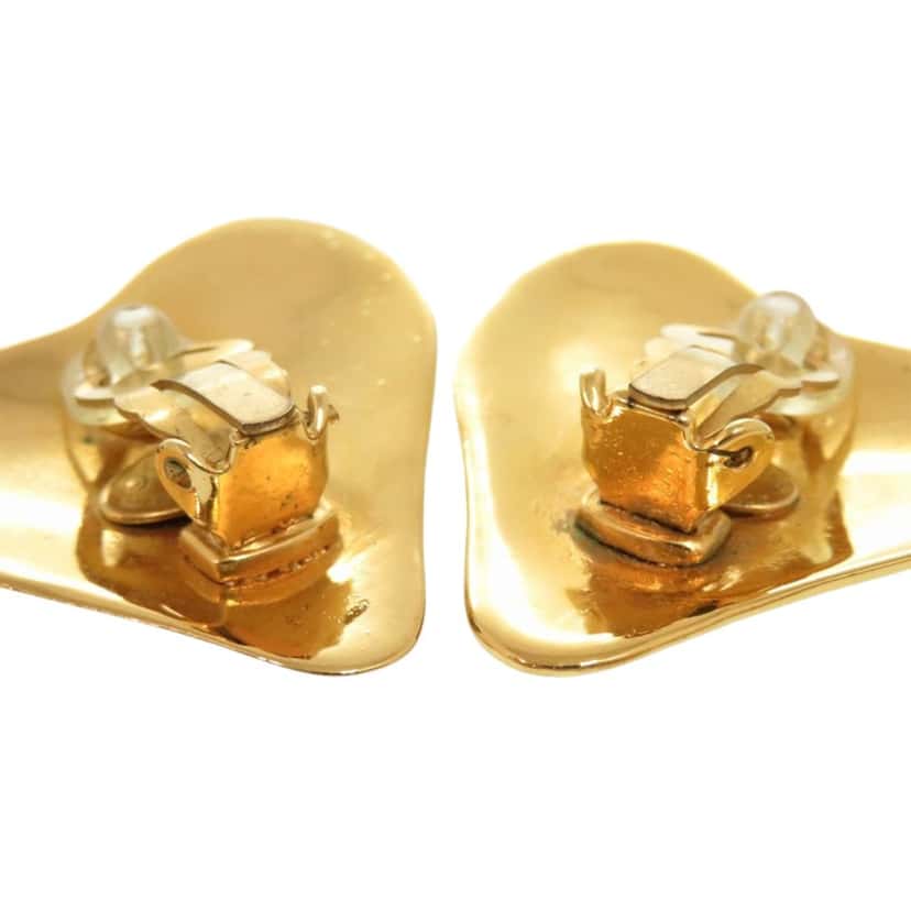Chanel CC Gold Plated Heart Clip On Earrings Gold Metal Very good condition - Model View