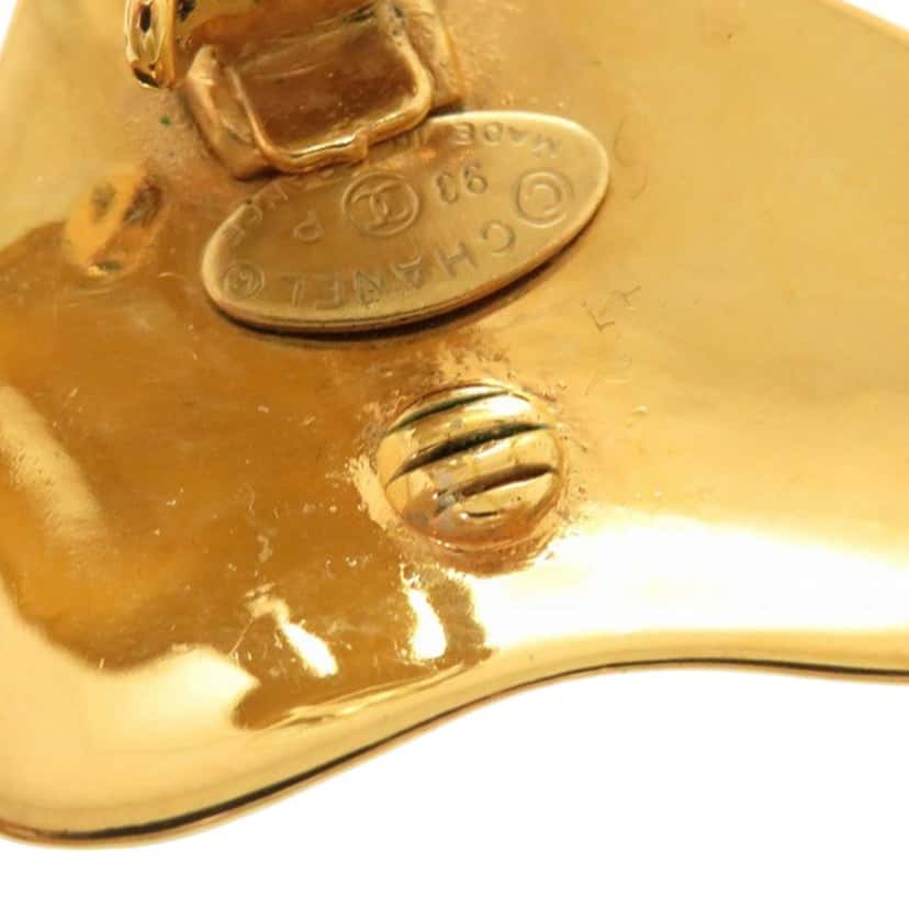 Chanel CC Gold Plated Heart Clip On Earrings Gold Metal Very good condition - Box View