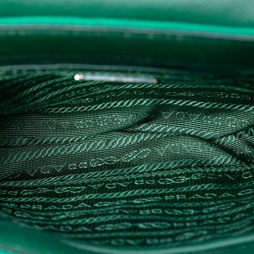 Prada Impuntu Tessuto Chain Crossbody Green Very good condition - Model View