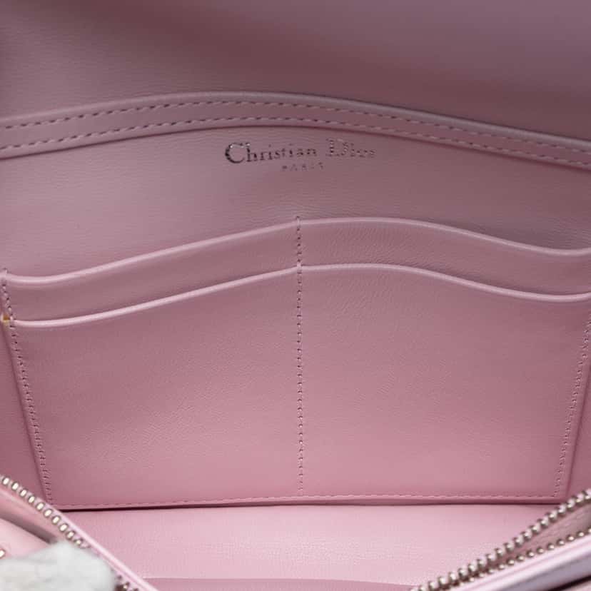 Dior Leather Patch Embroidered Diorama Wallet On Chain Pink Leather Very good condition - Model View