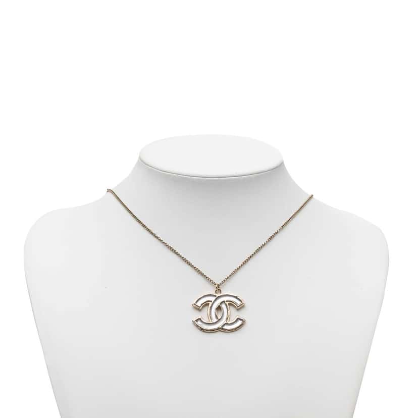 Chanel CC Gold Plated Resin Pendant Necklace Gold Metal Very good condition - Box View