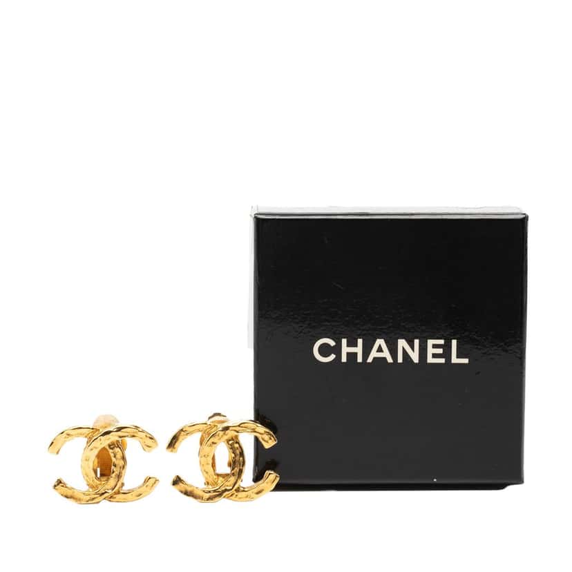Chanel CC Gold Plated Clip On Earrings Gold Metal Very good condition - Model View