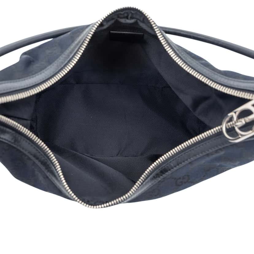 Gucci GG Canvas Shoulder Bag Blue Good condition - Model View